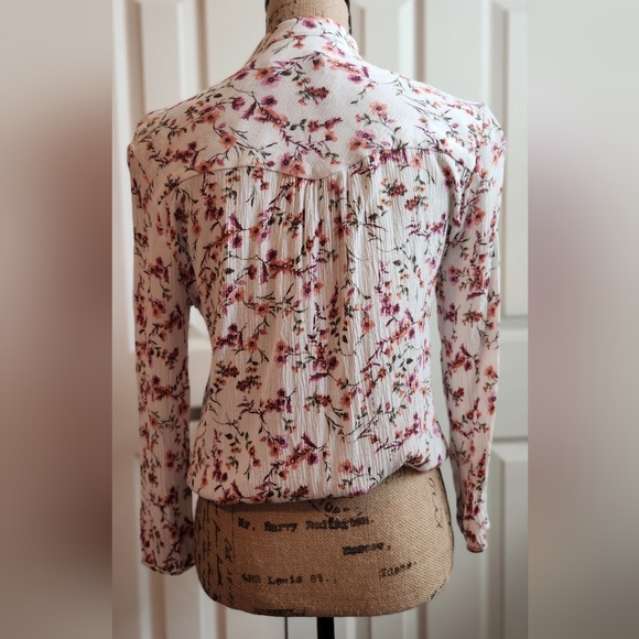 Supply and Demand Size Small Blouse - Picture 2 of 3